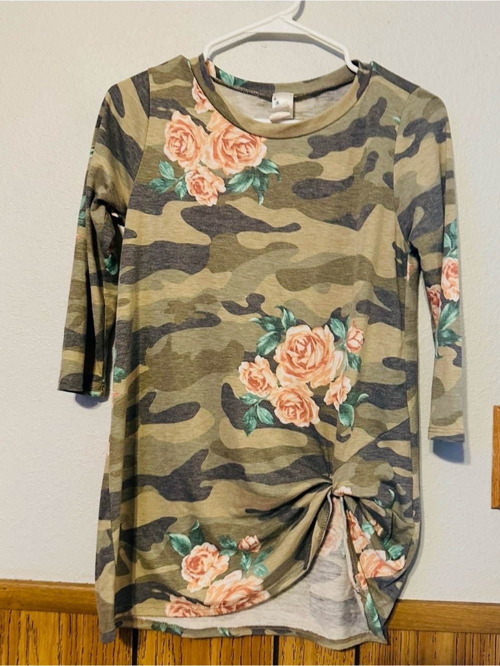 Brenda’s USA Floral Camo Tie-Front Women's size SMALL Quarter sleeves